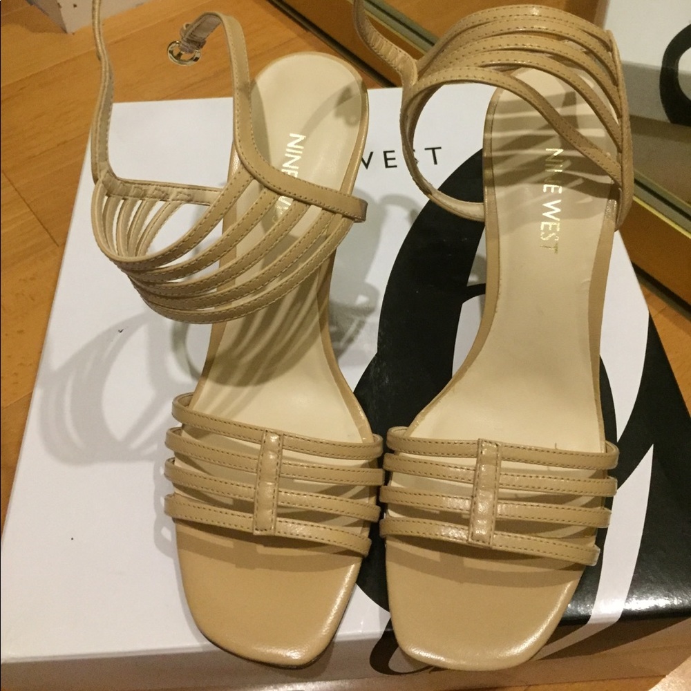 Nine West Tan/Nude Heels - 6.5